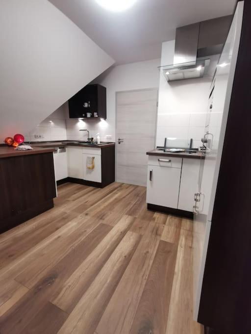 95qm Dachgeschoss Fuer 1 Bis 4 Personen Apartment